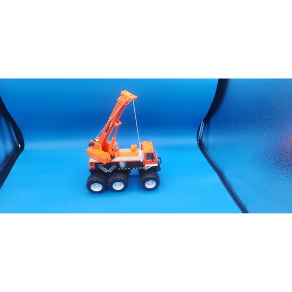 Maisto HOOK MASTER Truck & Crane Service DieCast Friction Powered Crane Truck 8" - Picture 2 of 8